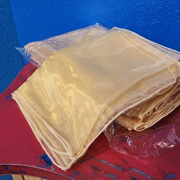 Gold organza table runners (bundle of 10) - Picture 3 of 9
